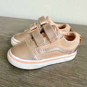Vans | Toddler “Old Skool” Velcro Sneakers in Rose Gold